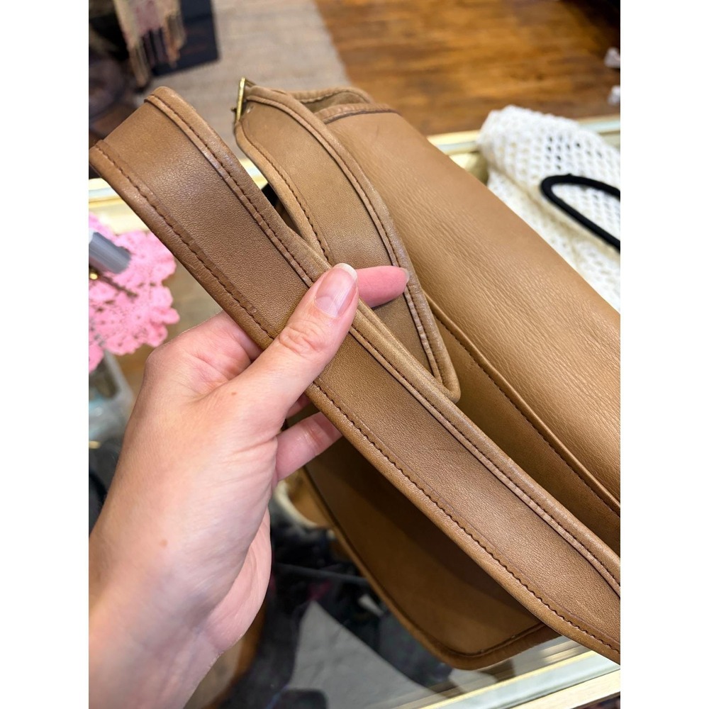 Vintage Coach British Tan Leather Saddle Bag NYC Made classic Crossbody - Picture 7 of 10